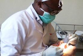 Volunteer Medical Electives A Dentistry Elective volunteer inspects a patient