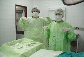 Volunteer Medical Electives A volunteer poses with doctors at a placement in Argentina