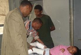 Volunteer Medicine & Healthcare A volunteer interacts with a patient on a Physiotherapy placement in Ethiopia